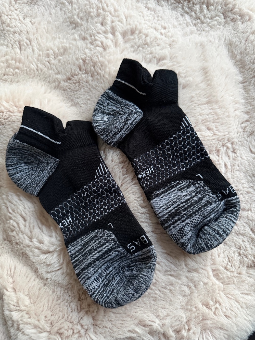 NEW Bombas Ankle Socks - set of 2 (Large)
